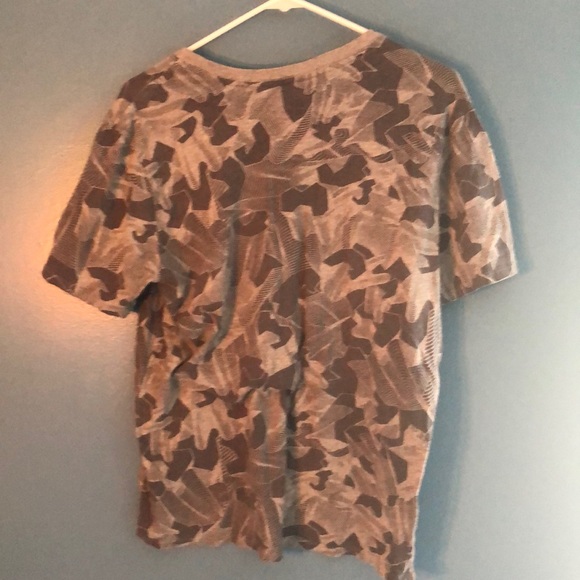 Nike Shirt - Picture 2 of 3